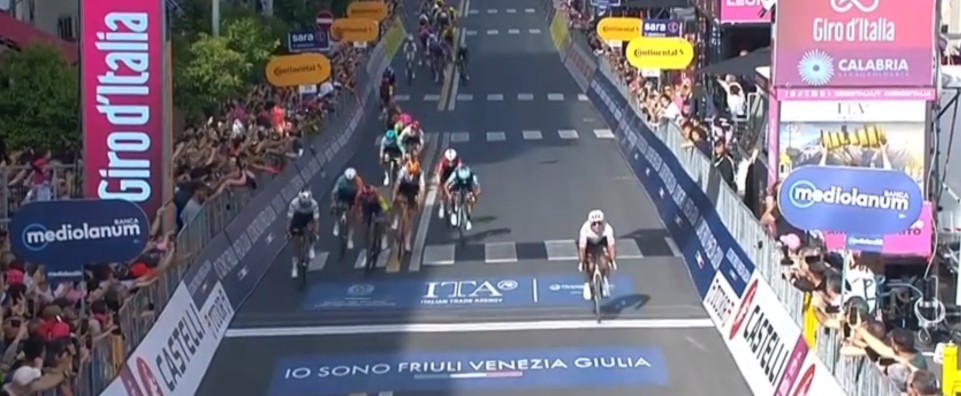 girodociclismo.com.br giro ditalia 2026 paul magnier vence a 4a etapa em final eletrizante confira os resultados e a chegada image 20