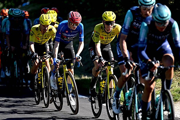 girodociclismo.com.br giro ditalia 2026 vence a 8a etapa afonso eulalio mantem a maglia rosa confira os resultados e a chegada image 9
