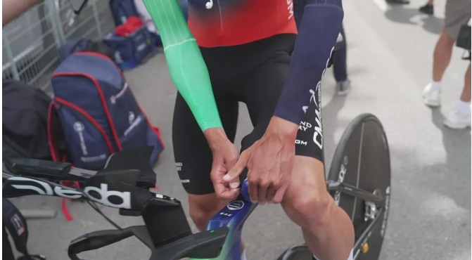 girodociclismo.com.br giro ditalia multa ciclistas apos inusitado uso de garrafas de urina image 2