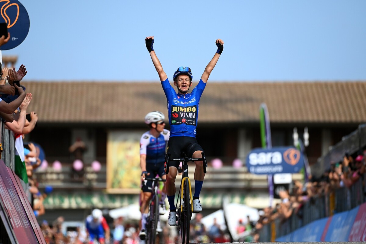 girodociclismo.com.br jayco alula revela forte time para o giro ditalia 2026 equipe disputara a vitoria em todas as etapas assista o video de apresentacao image 3