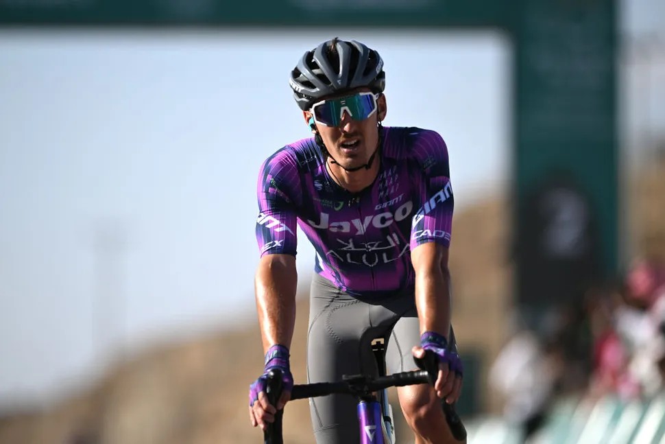 girodociclismo.com.br jayco alula revela forte time para o giro ditalia 2026 equipe disputara a vitoria em todas as etapas assista o video de apresentacao image 4