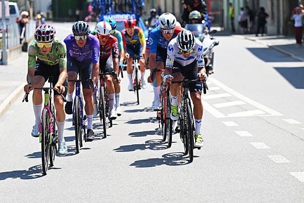 Jonas Vingegaard dá detalhes da vitória no Giro d'Italia "garantimos que os caras da fuga não tivessem companheiros", assista o vídeo 2 girodociclismo.com.br jonas vingegaard da detalhes da vitoria no giro ditalia garantimos que os caras da fuga nao tivessem companheiros assista o video image 1