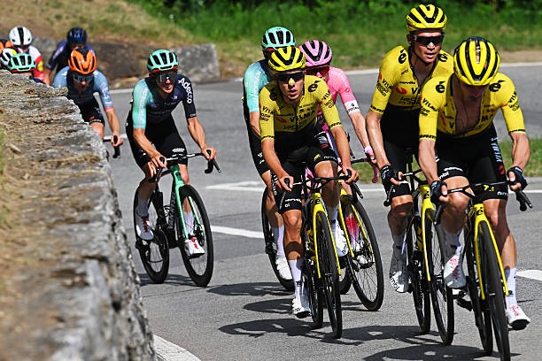 Jonas Vingegaard dá detalhes da vitória no Giro d'Italia "garantimos que os caras da fuga não tivessem companheiros", assista o vídeo 4 girodociclismo.com.br jonas vingegaard da detalhes da vitoria no giro ditalia garantimos que os caras da fuga nao tivessem companheiros assista o video image 2