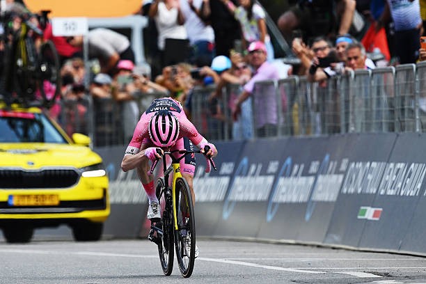 Jonas Vingegaard dá detalhes da vitória no Giro d'Italia "garantimos que os caras da fuga não tivessem companheiros", assista o vídeo 3 girodociclismo.com.br jonas vingegaard da detalhes da vitoria no giro ditalia garantimos que os caras da fuga nao tivessem companheiros assista o video image 3