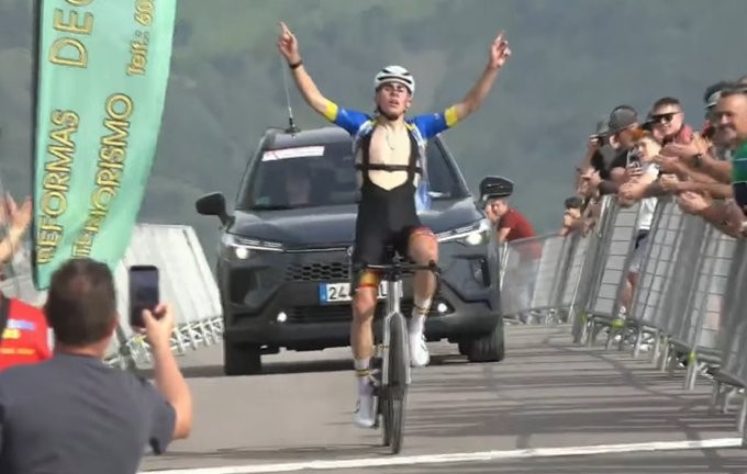 girodociclismo.com.br jovem prodigio de 17 anos impressiona na espanha com numeros de elite em prova junior image