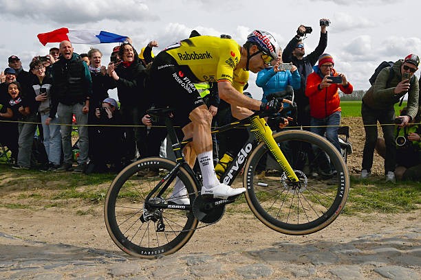 "Não pareceu que Tadej Pogacar tinha um pneu furado" Wout van Aert analisa declaração de António Morgado na Paris-Roubaix 2 girodociclismo.com.br nao pareceu que tadej pogacar tinha um pneu furado wout van aert analisa declaracao de antonio morgado na paris roubaix image 1