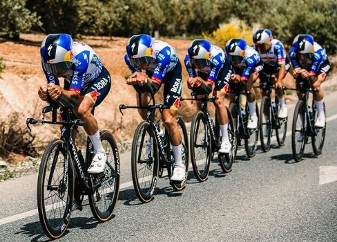 Primoz Roglic treina com Remco Evenepoel e aumentam as chances sobre participação no Tour de France 2 girodociclismo.com.br pirmoz roglic surge em treino da red bull bora e pode estar com remco evenepoel no tour de france image 6