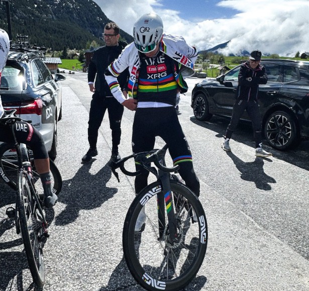 Tadej Pogacar e Isaac del Toro flagrados em icônicas montanhas do Tour de France, assista os vídeos 3 girodociclismo.com.br preparacao distinta rumo ao tour de france image 2