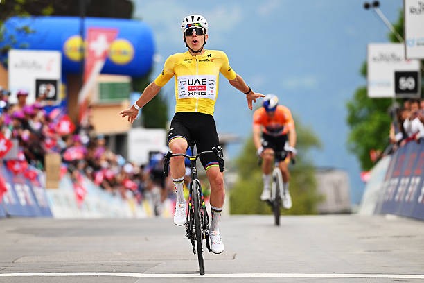 Tadej Pogacar inicia preparação para o Tour de France "ele vai começar a treinar em altitude" revela diretor da UAE Emirates 3 girodociclismo.com.br tadej pogacar inicia preparacao para o tour de france ele vai comecar a treinar em altitude revela diretor da uae emirates image