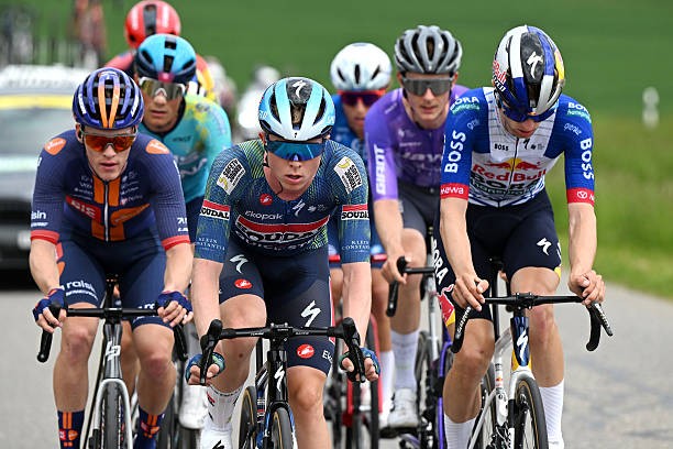 Tour de Romandie 2026: Tadej Pogacar imbatível vence a 5ª etapa e confirma vitória final, confira os resultados e a chegada 3 girodociclismo.com.br tour de romandie 2026 tadej pogacar vence a 5a etapa e e campeao confira os resultados e a chegada image 3
