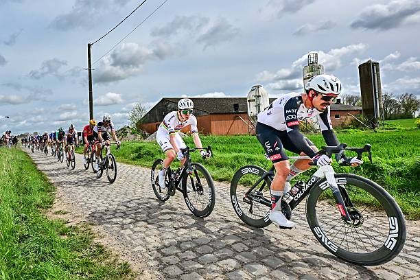 UAE Emirates anuncia forte equipe para o Giro d'Italia "ausência de João Almeida alterou nossa estratégia", confira o anúncio oficial 4 girodociclismo.com.br uae emirates anuncia forte equipe para o giro ditalia a ausencia de joao almeida alterou nossa estrategia confira o anuncio oficial image 2