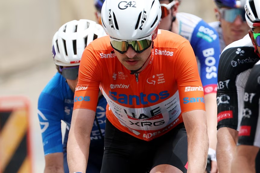 girodociclismo.com.br uae emirates atualiza estado de jay vine e marc soler ciclistas tem fraturas confirmadas apos grave queda image 1