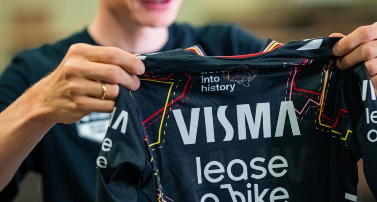 girodociclismo.com.br visma lease a bike tera uniforme diferente na ultima etapa do giro ditaliacelebra feito historico de vingegaard image