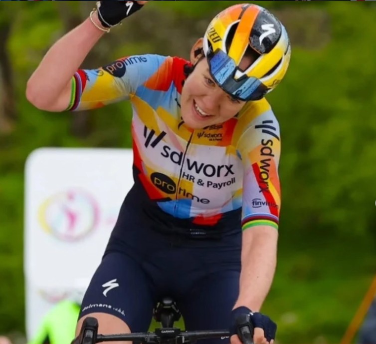 Vuelta a España Feminina: Anna van der Breggen vence a 6ª etapa e assume a liderança, confira os resultados e a chegada 1 girodociclismo.com.br vuelta a espana feminina anna van der breggen vence a 6a etapa e assume a lideranca confira os resultados e a chegada image 4