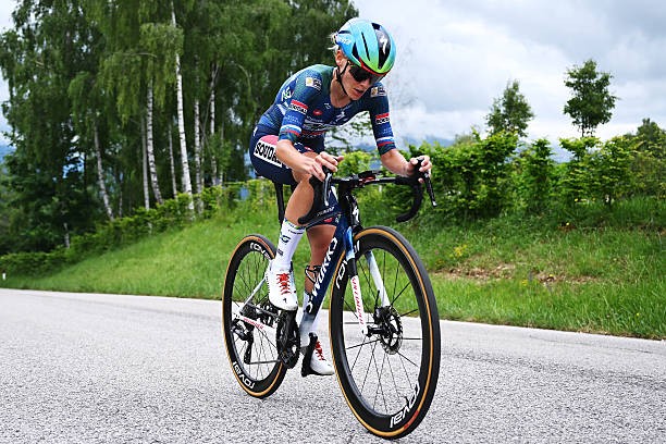 Giro d'Italia Feminino: Anna van der Breggen domina contrarrelógio e assume a liderança, confira os resultados e a chegada 3 girodociclismo.com.br anna van der breggen domina subida ao nevegal e assume lideranca do giro ditalia feminino image 1