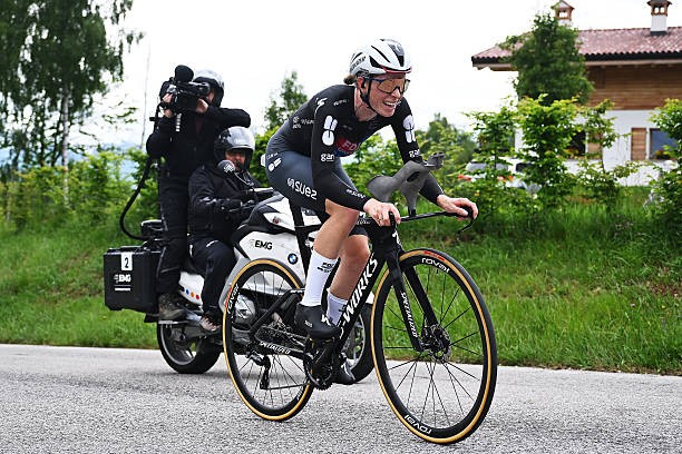 Giro d'Italia Feminino: Anna van der Breggen domina contrarrelógio e assume a liderança, confira os resultados e a chegada 5 girodociclismo.com.br anna van der breggen domina subida ao nevegal e assume lideranca do giro ditalia feminino image 12