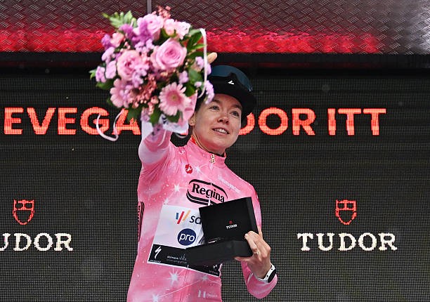 Giro d'Italia Feminino: Anna van der Breggen domina contrarrelógio e assume a liderança, confira os resultados e a chegada 1 girodociclismo.com.br anna van der breggen domina subida ao nevegal e assume lideranca do giro ditalia feminino image 13