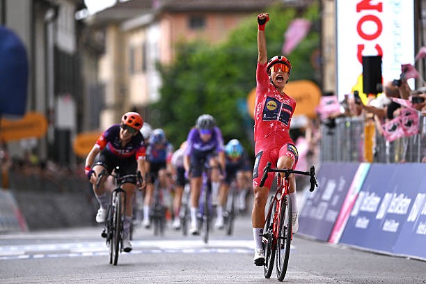 girodociclismo.com.br balsamo volta a vencer no giro feminino image 11