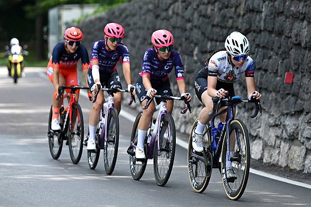 girodociclismo.com.br balsamo volta a vencer no giro feminino image 6