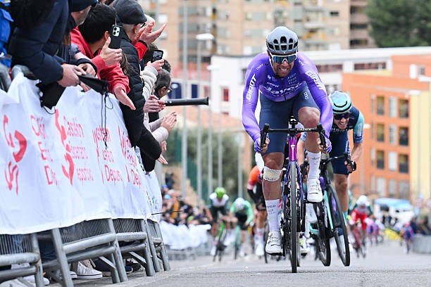 girodociclismo.com.br campeao da classificacao por pontos do tour de france retorna apos graves lesoes image