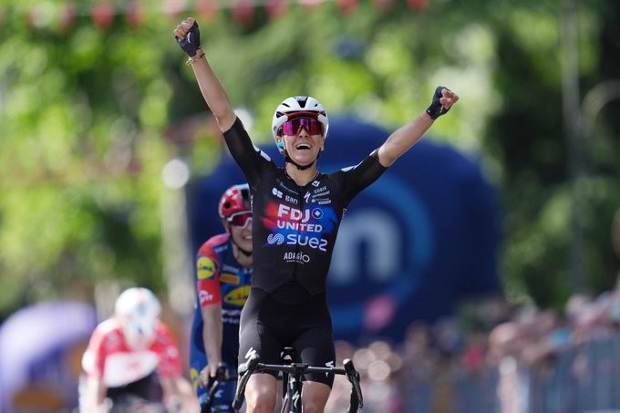 girodociclismo.com.br celia gery vence a 7a etapa do giro ditalia feminino elisa borghini amplia a lideranca confira os resultados e a chegada image 13