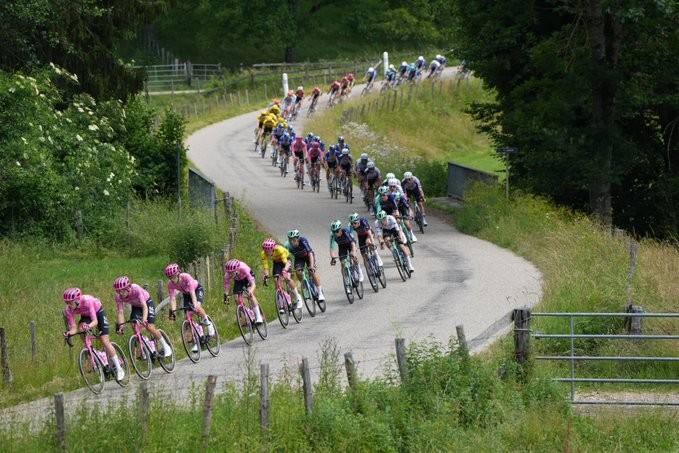 Critérium du Dauphiné: Fuga triunfa e Anthon Charmig vence a 2ª etapa, Alex Baudin segue líder, confira os resultados e a chegada 4 girodociclismo.com.br criterium du dauphine 2026 alex baudin vence a 2a etapa e assume a lideranca confira os resultados e a chegada image 8