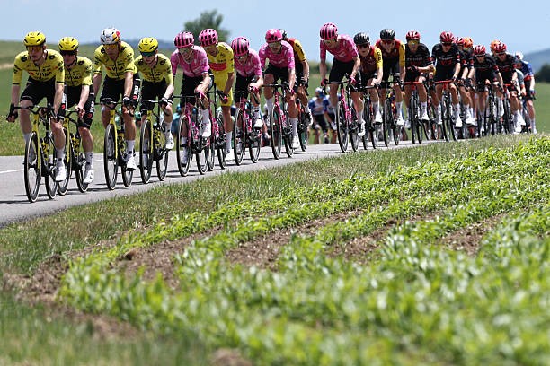girodociclismo.com.br criterium du dauphine vence a 5a etapa alex baudin resiste na lideranca confira os resultados e a chegada image 5