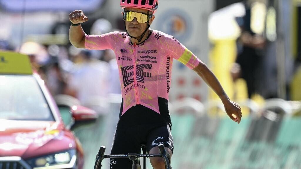 “É impossível fazer Tadej Pogacar sofrer, ele está muito acima" Richard Carapaz admite mudança de objetivos no Tour de France 2 girodociclismo.com.br e impossivel fazer pogacar sofrer ele esta muito acima richard carapaz admite mudanca de objetivos no tour de france image 2