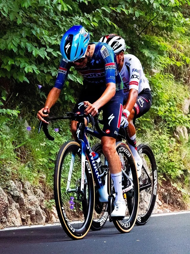 girodociclismo.com.br eu choro mas estou feliz henrique bravo fala apos podio historico no giro next gen assista o video image 4