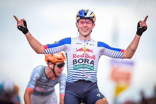 Grande queda na chegada no Tour da Valônia, Laurence Pithie vence 3ª etapa, confira os resultados e a chegada 1 girodociclismo.com.br grande queda marca chegada no tour da valonia laurence pithie vence etapa marcada por grande queda no tour da valonia image 4