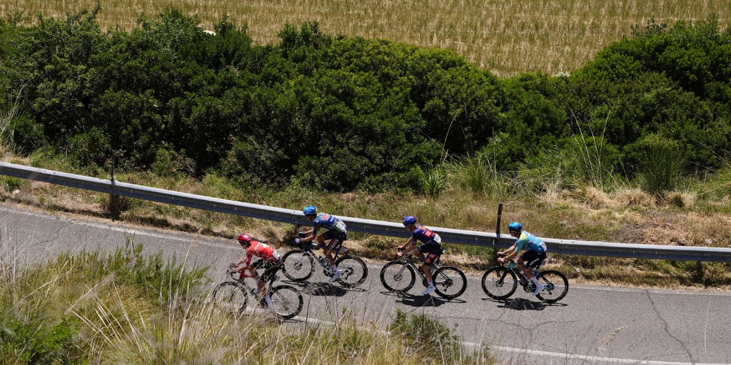 Giro NextGen 2026: Jasper Schoofs vence a 3ª etapa e assume a Maglia Rosa, confira os resultados e a chegada 3 girodociclismo.com.br image image 30