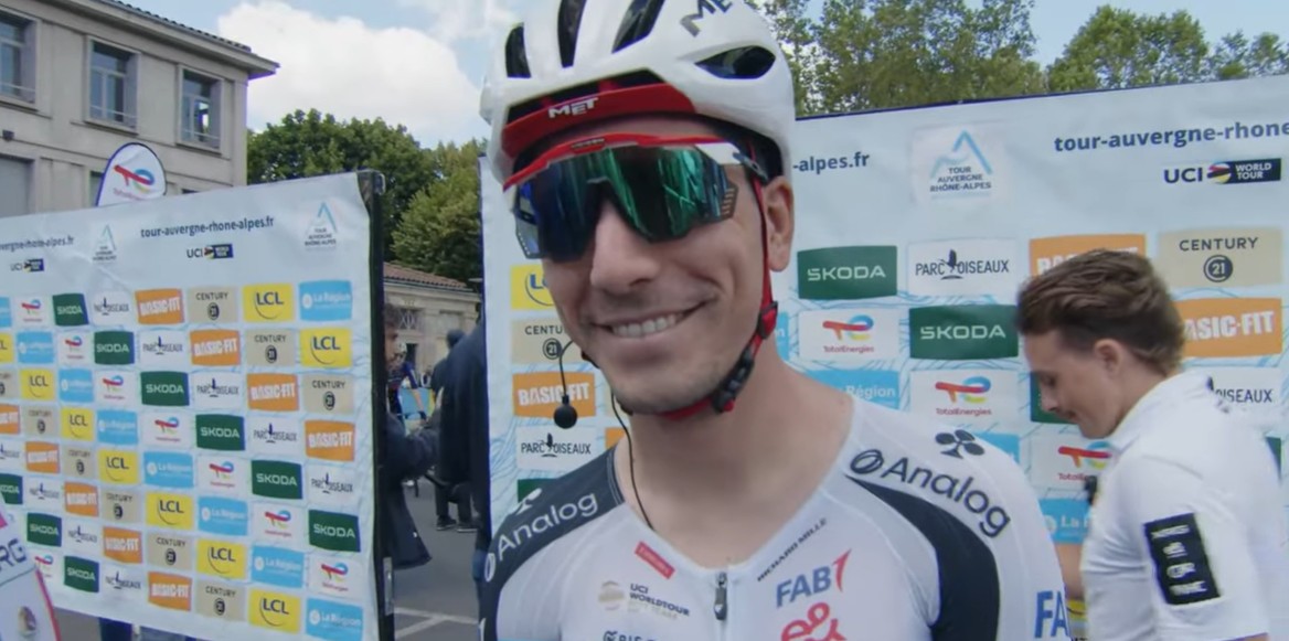 João Almeida analisa sua performance no Critérium du Dauphiné "fiz um contrarrelógio muito bom, fiquei muito feliz", assista o vídeo 1 girodociclismo.com.br image image