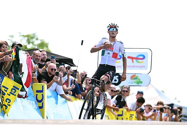 girodociclismo.com.br isaac del toro celebra vitoria sem esquecer do tour de france e admite nao sei se estou no meu melhor assista o video image
