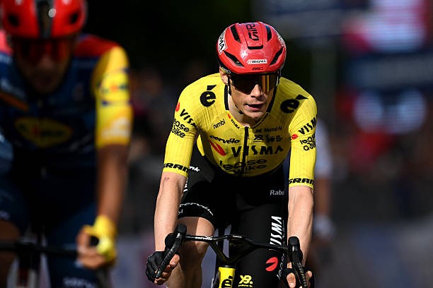girodociclismo.com.br jonas vingegaard com forte apoio no tour de france visma lease a bike anuncia a equipe para a competicao assista o video image