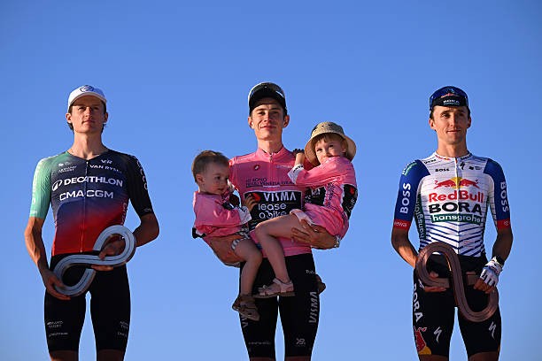 girodociclismo.com.br jonas vingegaard entra para a historia e garante maior premiacao do giro ditalia 2026 image