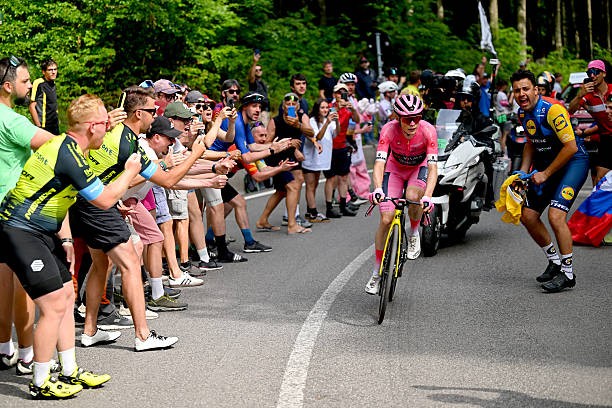 girodociclismo.com.br jonas vingegaard estara mais forte no tour tadej pogacar tambem diretor da lenda bernard hinault projeta proximos duelos no worldtour assista o video image