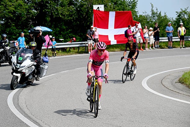 "Jonas Vingegaard vencerá Tadej Pogačar no Tour de France" adversário aposta na vitória do dinamarquês 3 girodociclismo.com.br jonas vingegaard vencera tadej pogacar no tour de france adversario aposta na vitoria do dinamarques image