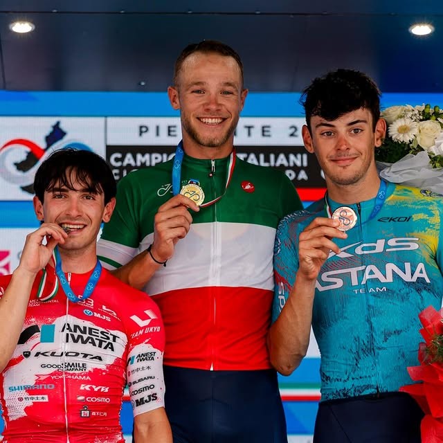 girodociclismo.com.br jonathan milan e campeao italiano de estrada ciclista bate o sprint massivo em cuneo confira os resultados e a chegada image 8