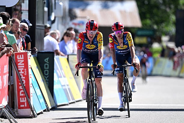 girodociclismo.com.br juan ayuso admite dificuldade mas mantem confianca no criterium du dauphine espero que seja diferente assista o video image