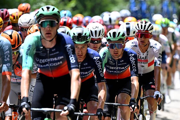 Juan Ayuso analisa o Critérium du Dauphiné e projeta o decisivo contrarrelógio "espero terminar 2 segundos na frente", assista o vídeo 2 girodociclismo.com.br juan ayuso analisa o criterium du dauphine e projeta o decisivo contrarrelogio espero que a gente termine 2 segundos na frente image 4