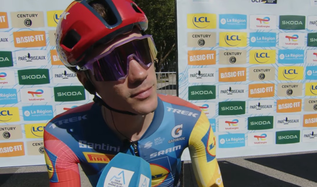 Juan Ayuso analisa o Critérium du Dauphiné e projeta o decisivo contrarrelógio "espero terminar 2 segundos na frente", assista o vídeo 1 girodociclismo.com.br juan ayuso analisa o criterium du dauphine e projeta o decisivo contrarrelogio espero que a gente termine 2 segundos na frente image
