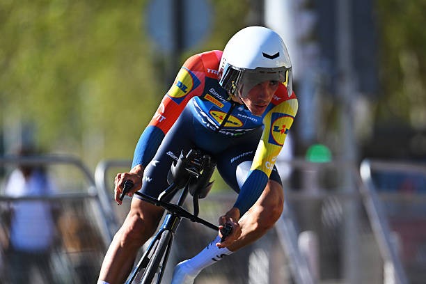 girodociclismo.com.br juan ayuso com forte time no criterium du dauphine lidl trek divulga escalacao e mira o contrarrelogio por equipes image