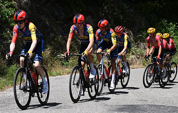 girodociclismo.com.br juan ayuso lamenta derrota no criterium du dauphine fui estupido acabei jogando a vitoria fora assista a entrevista image