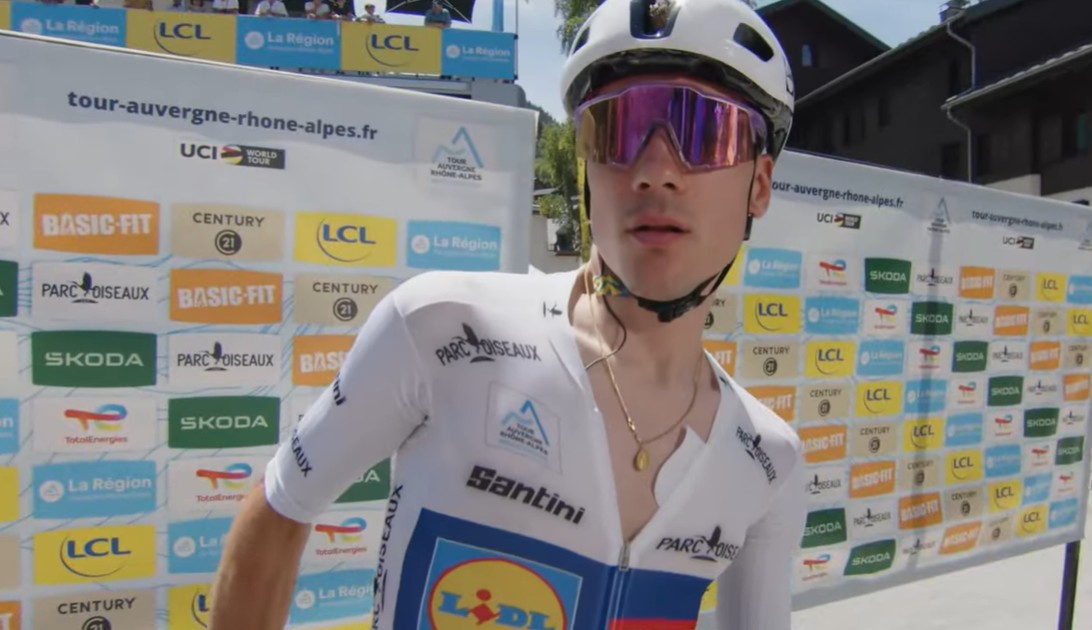 "Meu coração me enganou, espero muita briga na subida final" Juan Ayuso tenta corrigir erros no Critérium du Dauphiné, assista a entrevista 1 girodociclismo.com.br meu coracao me enganou mas espero muita briga na subida final juan ayuso tenta corrigir erros no criterium du dauphine image