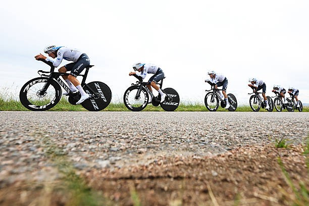 girodociclismo.com.br movistar sofre reves com surto de gripe e o abandono de 3 ciclistas no tour auvergne rhone alpes image