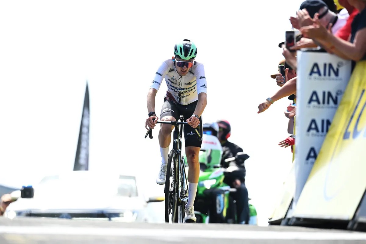 girodociclismo.com.br paul seixas estava se tornando o queridinho a prova expos suas fraquezas vencedor de etapas do tour de france analisa a evolucao do frances image 1