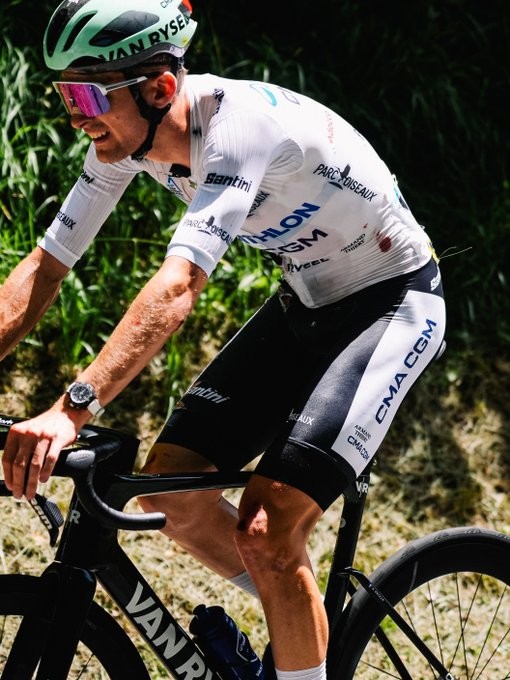 girodociclismo.com.br paul seixas sofre forte queda no criterium du dauphine frances luta para retornar ao pelotao image