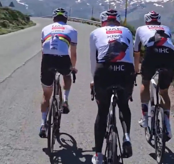 girodociclismo.com.br pensei que pogacar estava blefando ele parece muito magro tadej pogacar impressiona gregario de evenepoel image