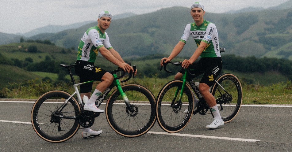 Equipe retorna ao Tour de France após quase 40 anos de ausência e apresenta novo uniforme, assista o vídeo 1 girodociclismo.com.br retorno historico ao tour de france image 2