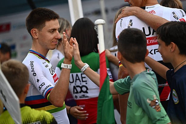 Tadej Pogacar confiante antes do Tour de Suisse "vamos ver se estou pronto para o Tour de France", assista a entrevista 3 girodociclismo.com.br tadej pogacar concede entrevista antes do tour de suisse talvez tentemos a vitoria ja amanha assista a entrevista image 2